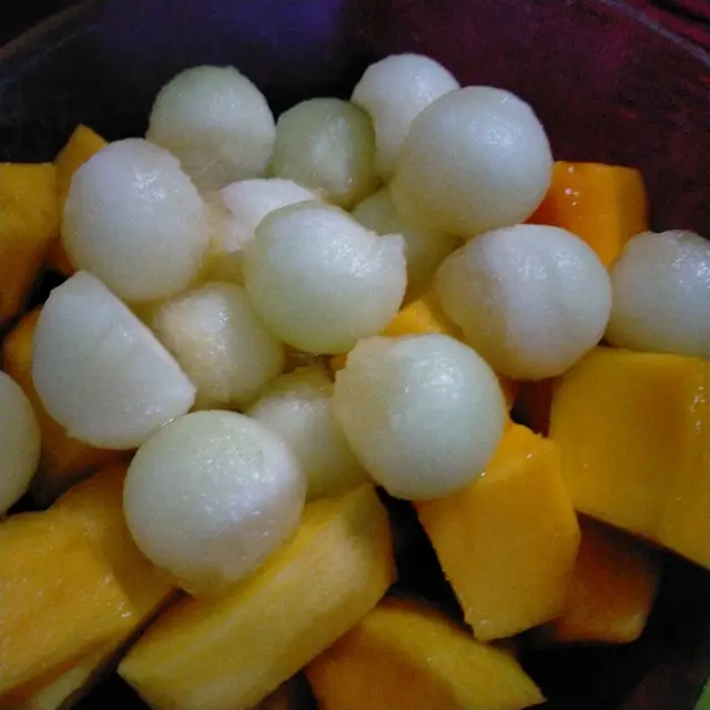 Langkah-langkah untuk membuat Resep Sate Buah Melon, Pepaya, Mangga