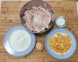 Foto del passaggio 1 della ricetta Bocconcini di pollo con corn flakes