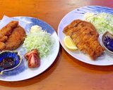 A picture of step 12 of Tonkatsu (Japanese style fried pork cutlet).