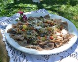 Foto del paso 7 de la receta: Fideos moñitos integrales con vegetales salteados🙃