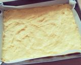 Ciasto z budyniem, owocami, bezą i kruszonką krok przepisu 2 zdjęcie