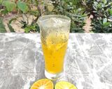 Foto langkah ke 4 dari resep Es Jeruk Selasih.