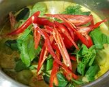 รูปขั้นตอนการทำที่ 5 ของ แกงเขียวหวานกุ้ง