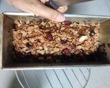 A picture of step 6 of Granola banana cake.