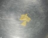 A picture of step 1 of Lemon coriander soup.