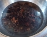 Foto del paso 1 de la receta: Pan integral con polenta y pasas🥖🍇🌽