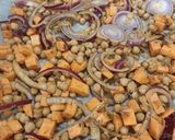 Une image de l'étape 3 de 🌿 Poêlée tiède patate douce oignon rouge pois chiches.