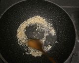 Foto langkah ke 3 dari resep Oseng Nugget Bawang.