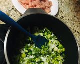 Foto del paso 2 de la receta: Pollo al puerro con vino/cerveza