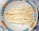 Foto langkah ke 1 dari resep Seblak Jamur Enoki.