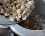 सिंधी स्पेशल आलू मखाना सब्जी (sindhi special aloo makhana sabzi recipe in Hindi) रेसिपी चरण 1 फोटो