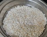 A picture of step 1 of Murmura chiwda.