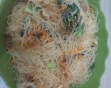 Foto langkah ke 4 dari resep Bihun goreng sosis.