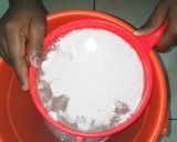 A picture of step 4 of Coconut and Lemon oil for a good skin.