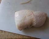 Foto del paso 2 de la receta: Muslos de pollo rellenos de manzana ciruelas y piñones