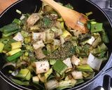 Une image de l'étape 8 de Fondue de poireaux à la crème, origan et jus d'agneau.