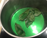 Foto del paso 1 de la receta: Tejas de queso y albahaca 🌿🧀