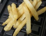 Gambar langkah 1 resipi Waffle using Leftover Fries.