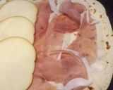 A picture of step 2 of Piadina scamorza e prosciutto.
