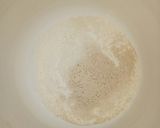 Foto langkah ke 3 dari resep Matcha Latte Custard Cup Bread.