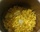 Foto langkah ke 2 dari resep Bibimmyeon Instant Noodle / Bibim Ramyeon.