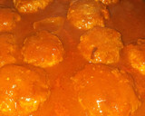 Foto del paso 2 de la receta: Tortitas en salsa roja