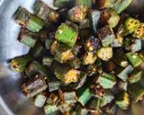 A picture of step 3 of Masala bhindi.