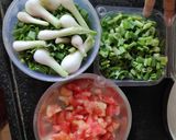 A picture of step 2 of Postu alu with spring onion.