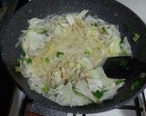 Foto langkah ke 5 dari resep 14. Kwetiau Kuah Ayam Suwir.