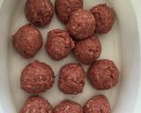 Foto langkah ke 1 dari resep Meatball with Tomato Sauce.