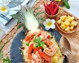 Gambar langkah 4 resipi Pineapple shrimp fried rice.