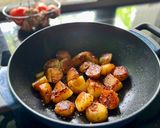 Hình bước làm 4 của món Khoai tây rim hắc xì dầu