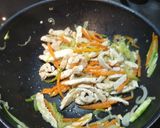 Une image de l'étape 2 de Nouilles de riz sautées.