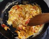 Foto langkah ke 3 dari resep Fan Qie Chao Dan (Orek Telur dan Tomat) dengan Jagung.
