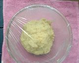 Foto langkah ke 4 dari resep Roti Gulung Keju kismis.