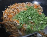 Foto langkah ke 7 dari resep Lumpia Ayam Rebung Spesial.