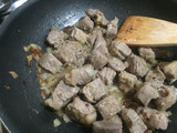 Carne de lomo biche a la boloñesa con tocineta