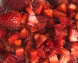 Fehércsokis-mascarponés epertorta recept fázis 9 fotója