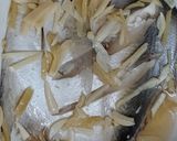 Foto langkah ke 5 dari resep Ikan Bawal Putih Tim harum, bisa untuk makan anak.