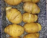 Rántott csirkecomb tojásmentes panírban, hasselback krumplival recept fázis 3 fotója