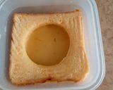 Foto del paso 1 de la receta: Pan a la plancha relleno de huevo y salchichas!