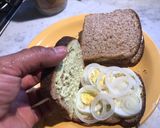 Foto del paso 5 de la receta: Cuarentena = “hacer huevo”(Sándwich tostado de huevo y cebolla en pan integral)