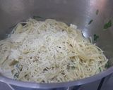 A picture of step 6 of Spaghetti with Garlic, Oil, and Chili Pepper (Spaghetti aglio, olio e peperoncino).