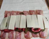 Foto del paso 7 de la receta: Masa filo rellenas, pollo, jamón, champi y bacon con pimientos