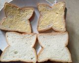 Hình bước làm 2 của món Bánh sandwich bơ sữa ăn sáng