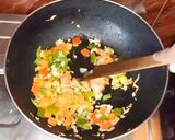 এগ চিকেন ফ্রাইড রাইস (Egg chicken fried rice recipe in Bengali) রেসিপি ধাপ - 4 ছবি
