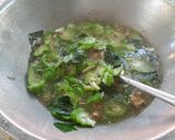 Foto langkah ke 5 dari resep Sayur bening gambas, bayam liar.