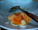 Foto langkah ke 4 dari resep Cumi goreng sambal mangga.