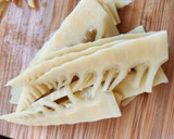 A picture of step 3 of Green pepper, bamboo-shoot and pork stir-fry.