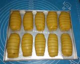 Foto langkah ke 11 dari resep Bolen Pisang Lilit.